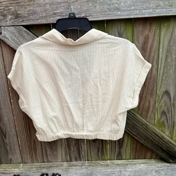 👗Blu Pepper cropped Cream Striped Top - Picture 8 of 8